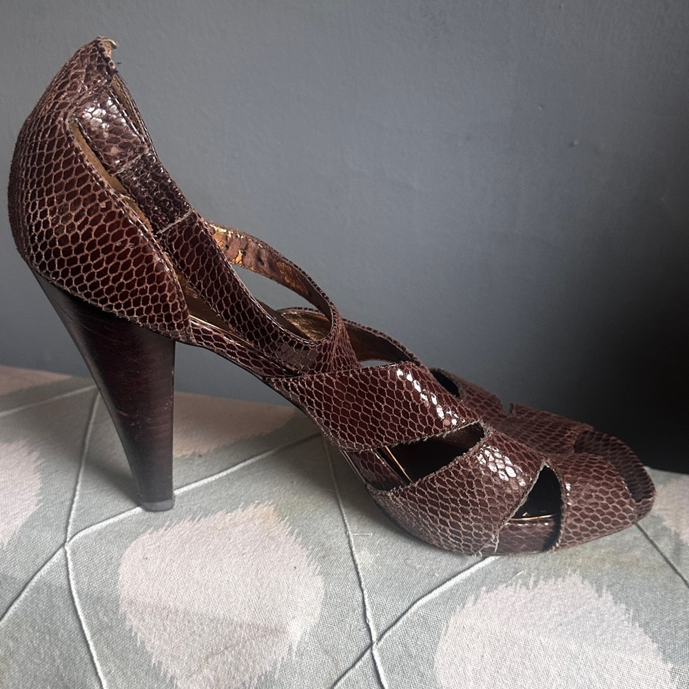 BCBG brown heels